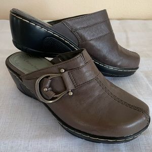 BareTraps Quashed leather Slip-On Sandals Size 6.5 M